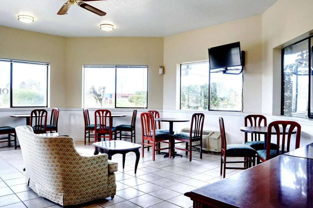 OYO Woodland Hotel and Suites