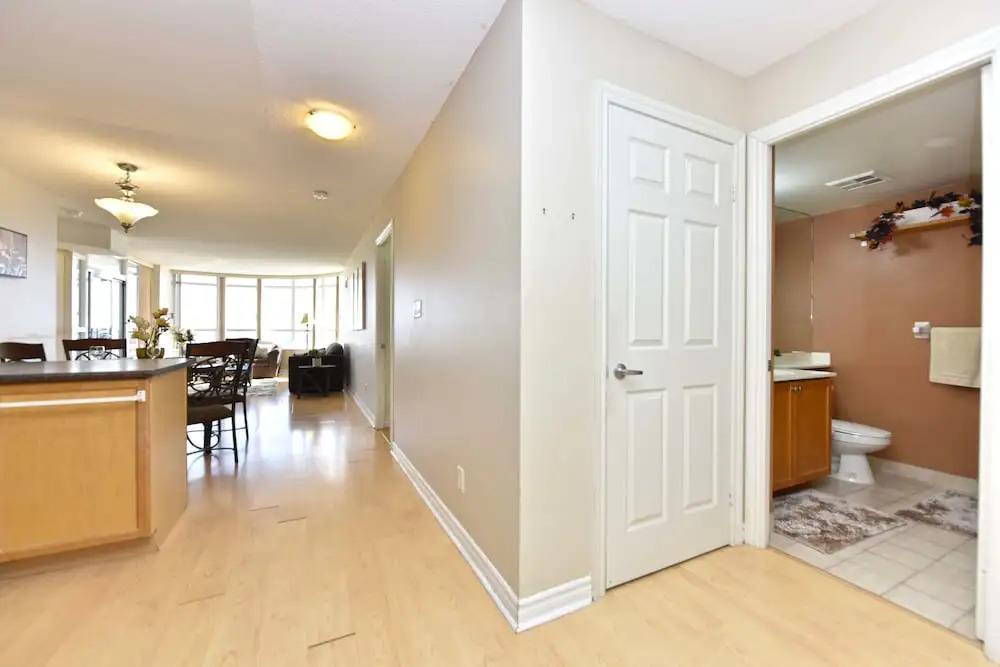 Sarkar Suites - 3888 Duke of York Blvd