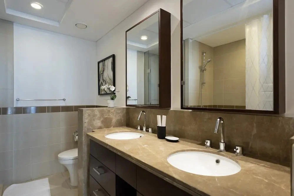 Luxury 2BR Downtown Apt With Burj Khalifa View