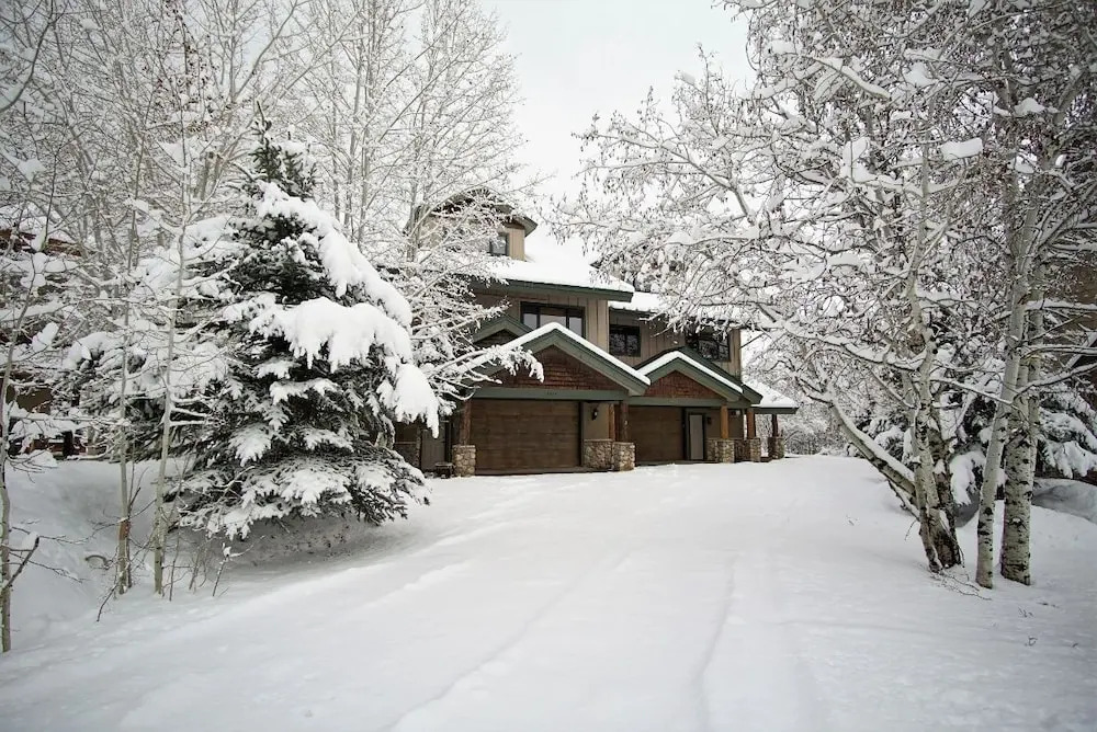 Snowflake 4 Bedroom Home