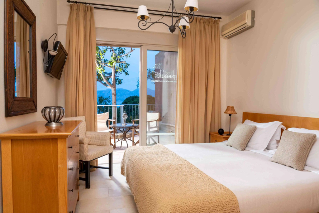 Pleiades Blossomhill Houses, member of Domes Finds