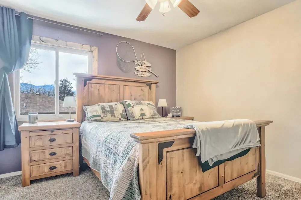 One Level Home Near Downtown Hot Tub