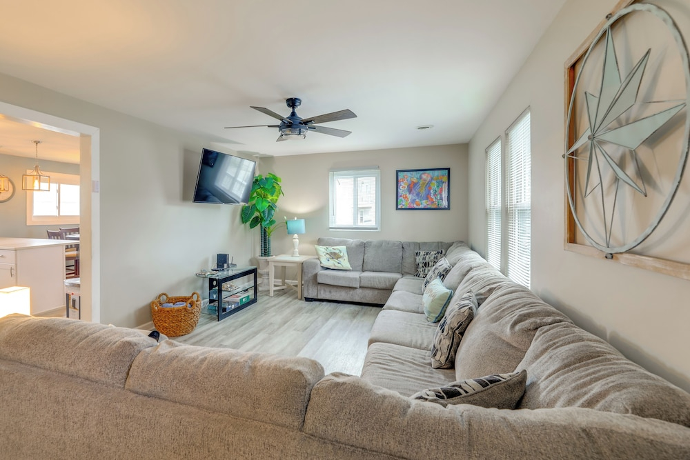 Luxe 'cozy Crab Shack' w/ Porch in Indian Beach!