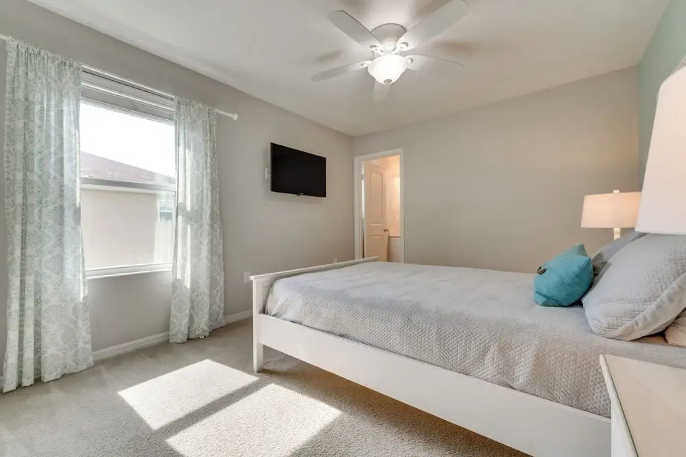 4 Mi to Wdw: Sleek Townhome w/ Community Pool!