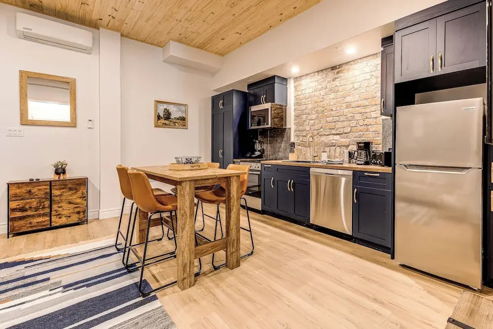 Historic Two Bedroom Facing Parliament