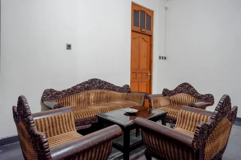 RedDoorz near Tugu Yogyakarta