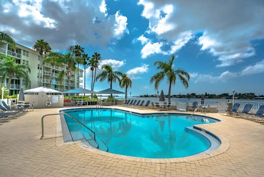 Bahia Vista 9-521 by Distinctive Beach Rentals