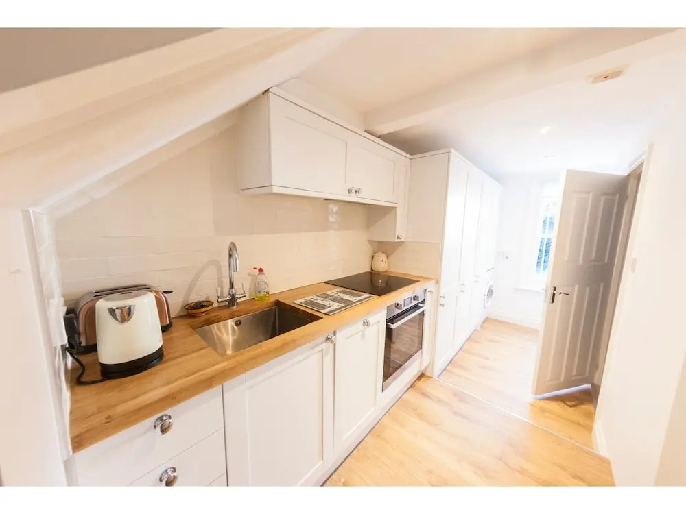 Newly Refurbished Victorian Style Flat for 2