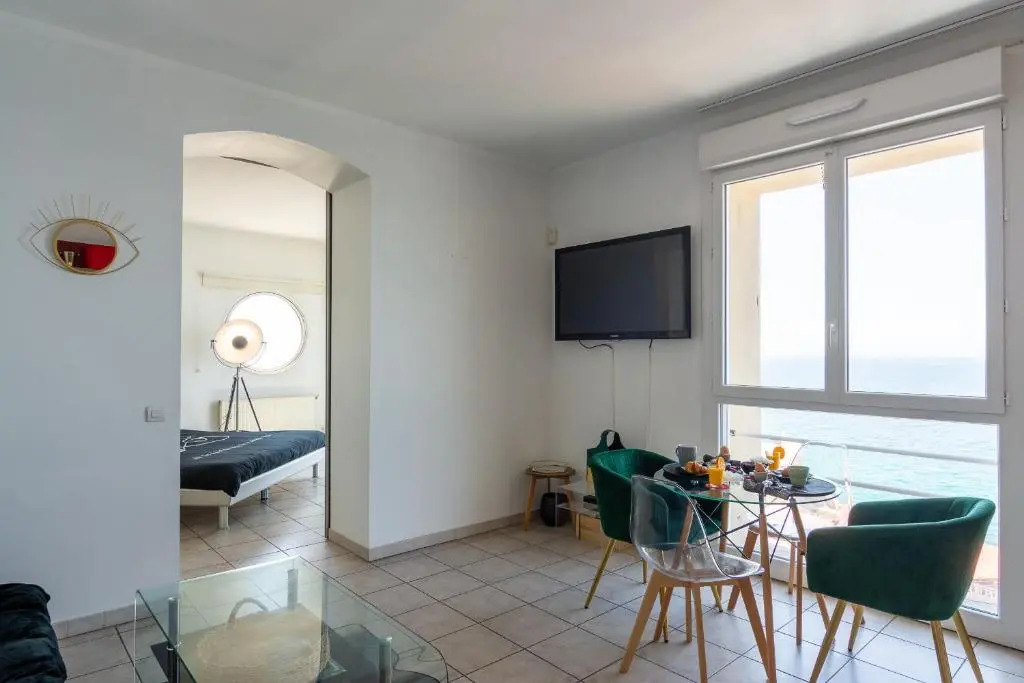 GRAND LARGE SUR LA CORNICHE Marseille par conciergerie by sam