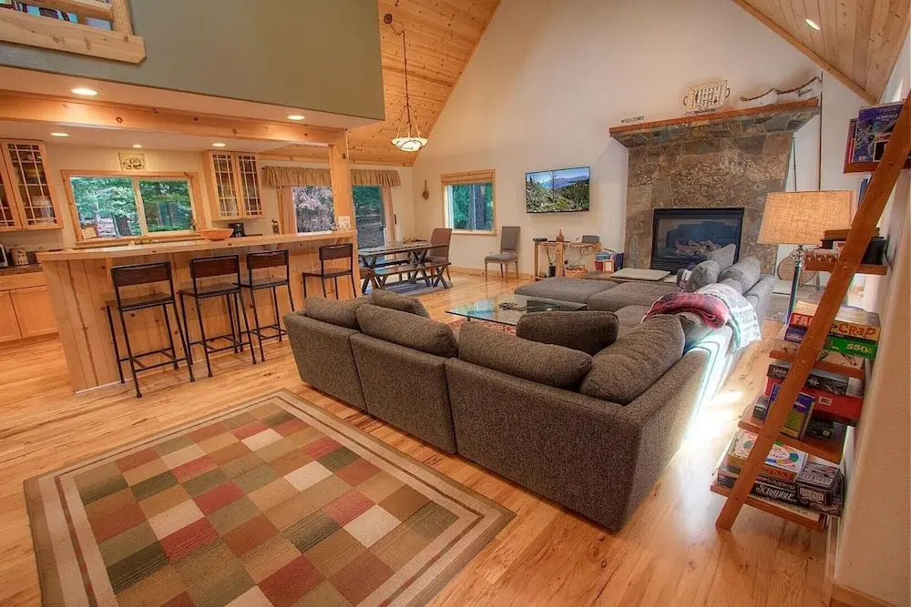 Knotty Pine Retreat 3 Bedroom Home