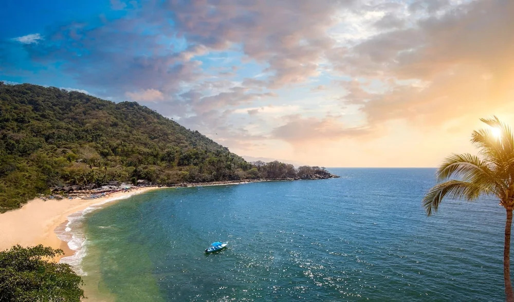 Modern Luxury W Resort Amenities Sleeps 16