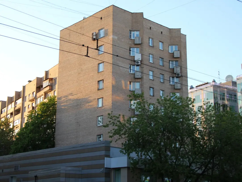 Tverskaya Street (Тверская Стрит) на улице 2-я Бресткая