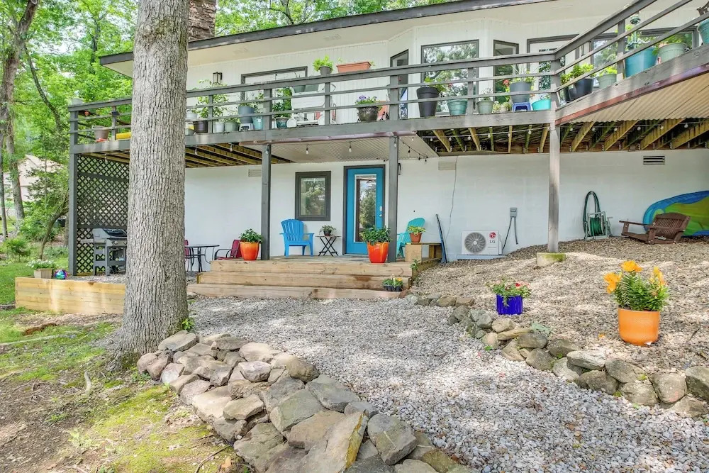 Scenic Studio on Lake Desoto w/ Patio!