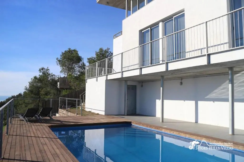 Stunning views to sea from Modern Villa El Mirador near Sitges