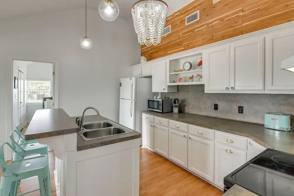 Steps to Sea! Crystal Beach Home w/ Furnished Deck