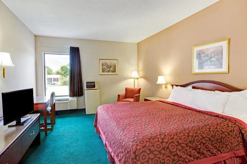 Days Inn Suites Airport Southwest