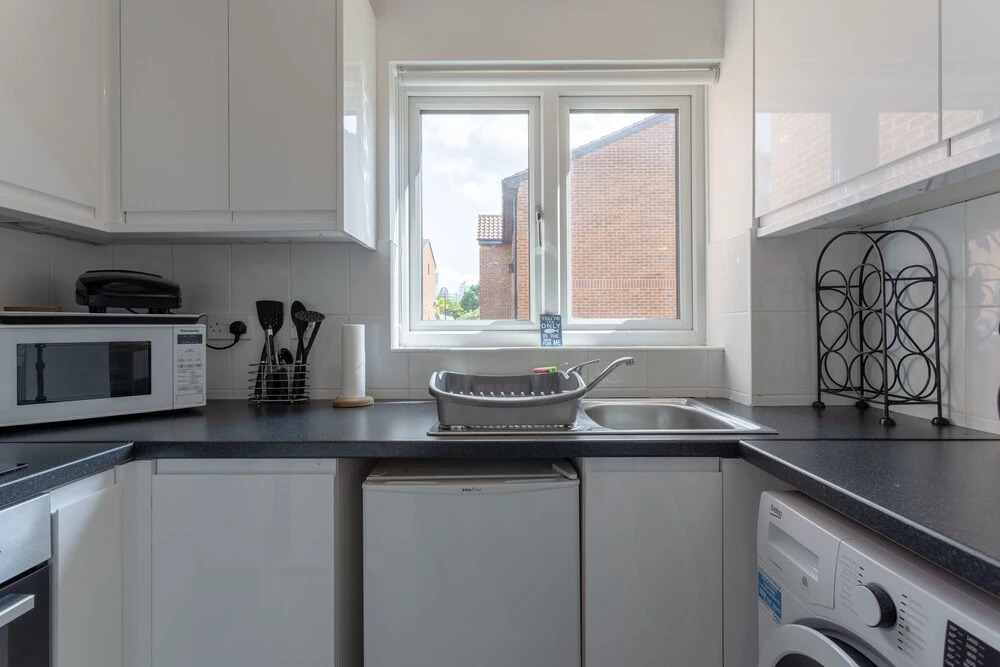 1 Bedroom Apartment Near Surrey Quays