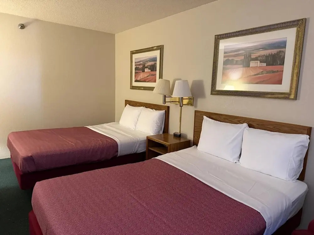 Cassville Four Seasons Inn & Suites