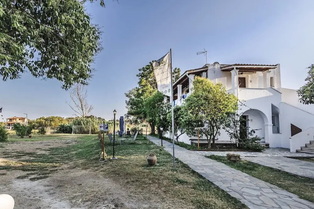Nikolouzos Sunny Estate