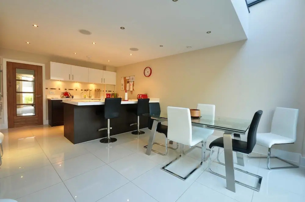 6 Sandbourne