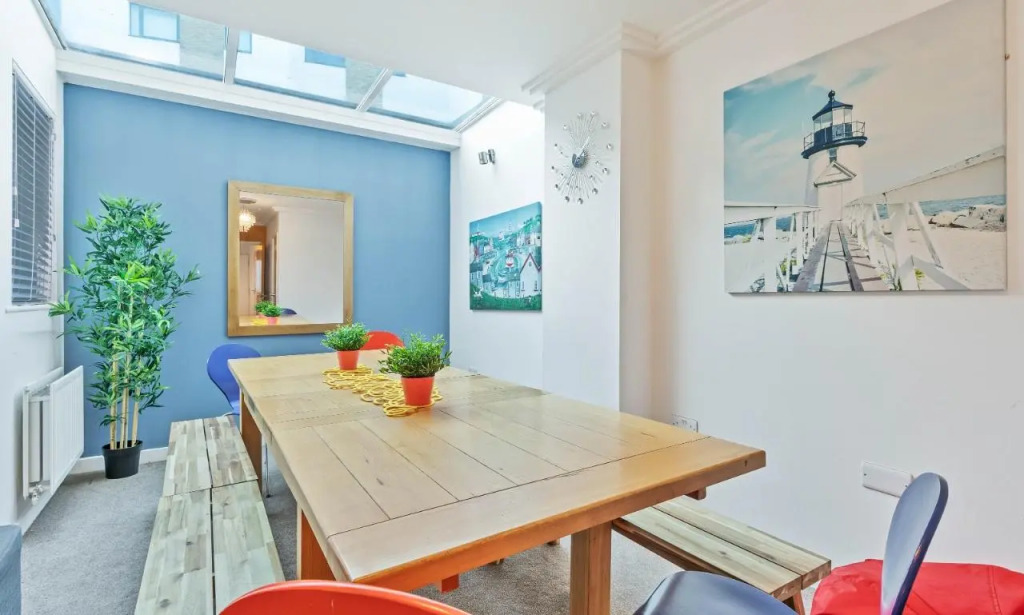 Central Big House | Large Group House | 4 Bedrooms 3 Bathrooms | Roof Terrace | City Centre