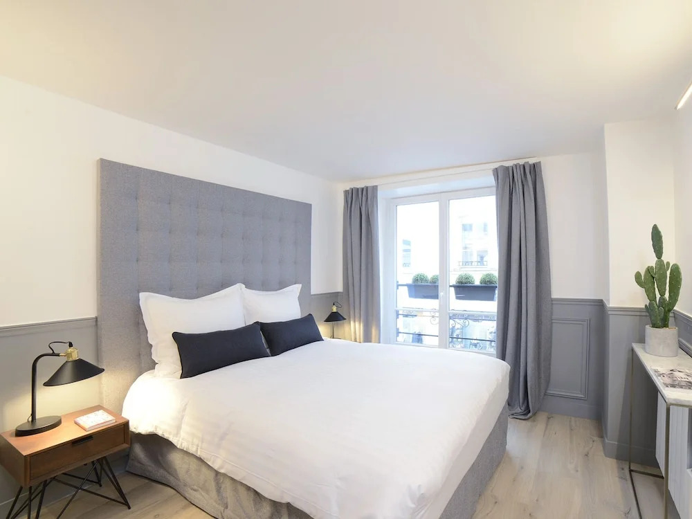 Luxury 4BDR Le Louvre I by Livinparis