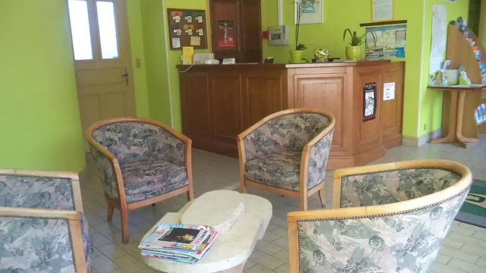 Logis Hotel Des Voyageurs Restaurant La Bonne TablHay