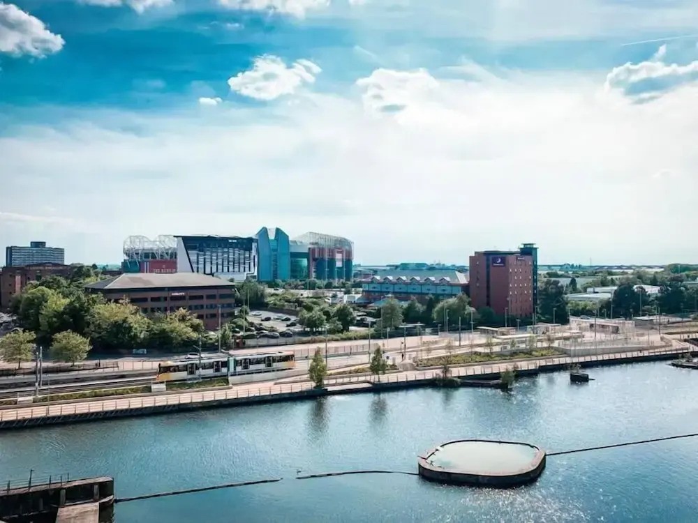 Manchester Terrace Retreat-cinema & Free Parking