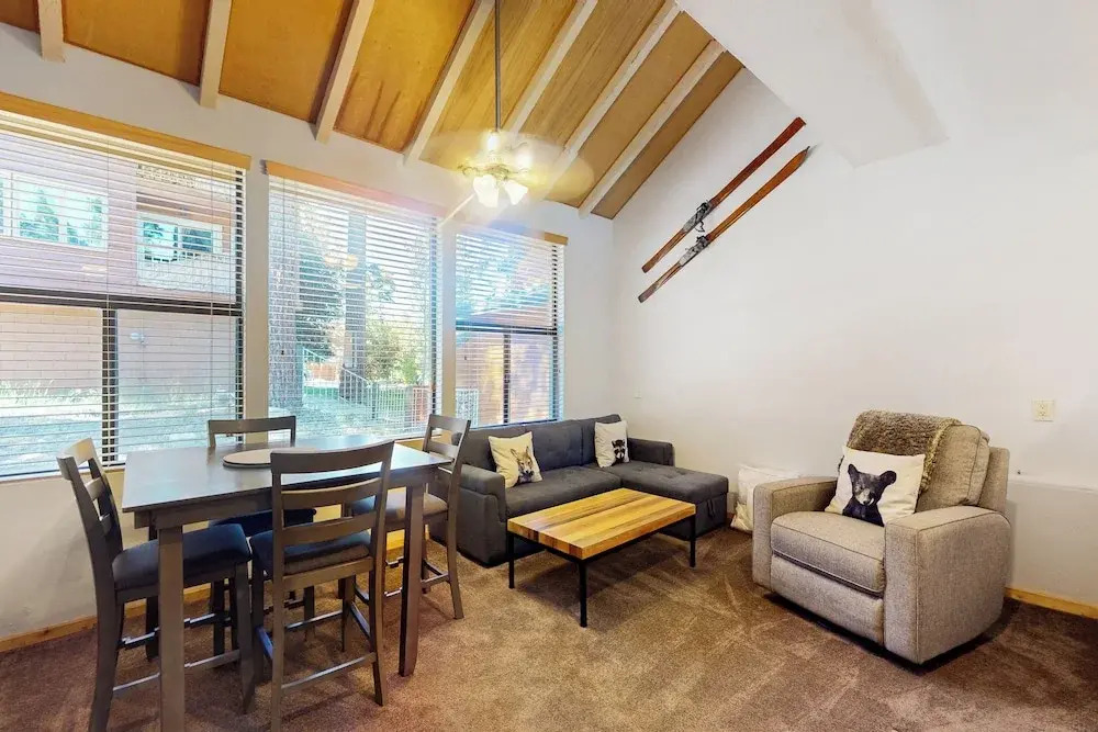1BR Townhome w/ Spa Access Near Trails
