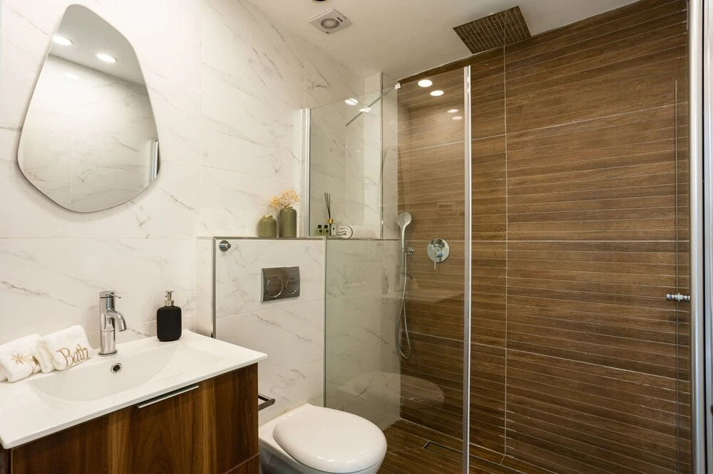 YalaRent Flora- Designed 1BR penthouse