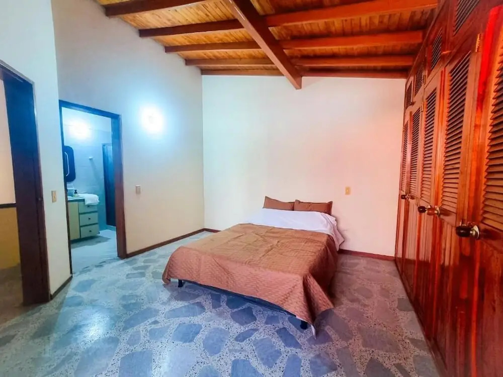 Hostal - Casa Rionegro