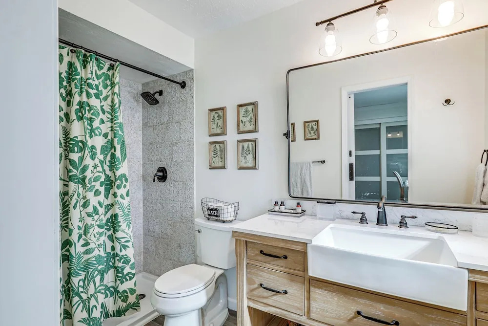 Apollo Beach Oasis: Lanai + Heated Pool!