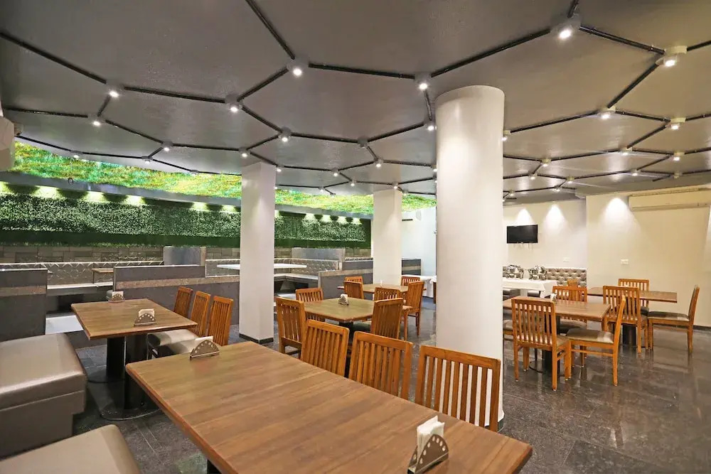 OYO 10672 Hotel Riviera