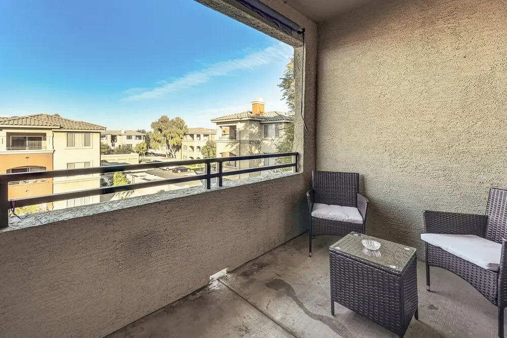 Walk to Papago Park: Central Phoenix Condo
