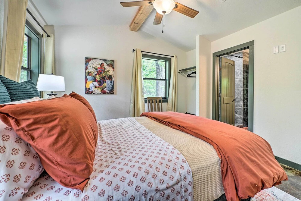 Quiet & Peaceful Hochatown Cabin w/ Hot Tub!