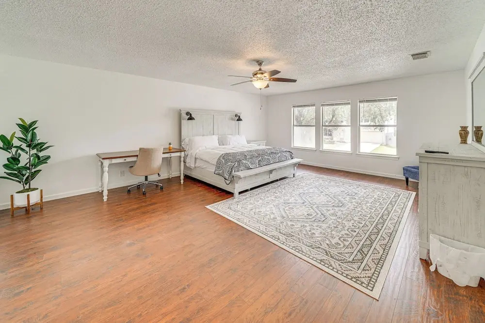 Spacious Home w Deck Near San Antonio Aquarium
