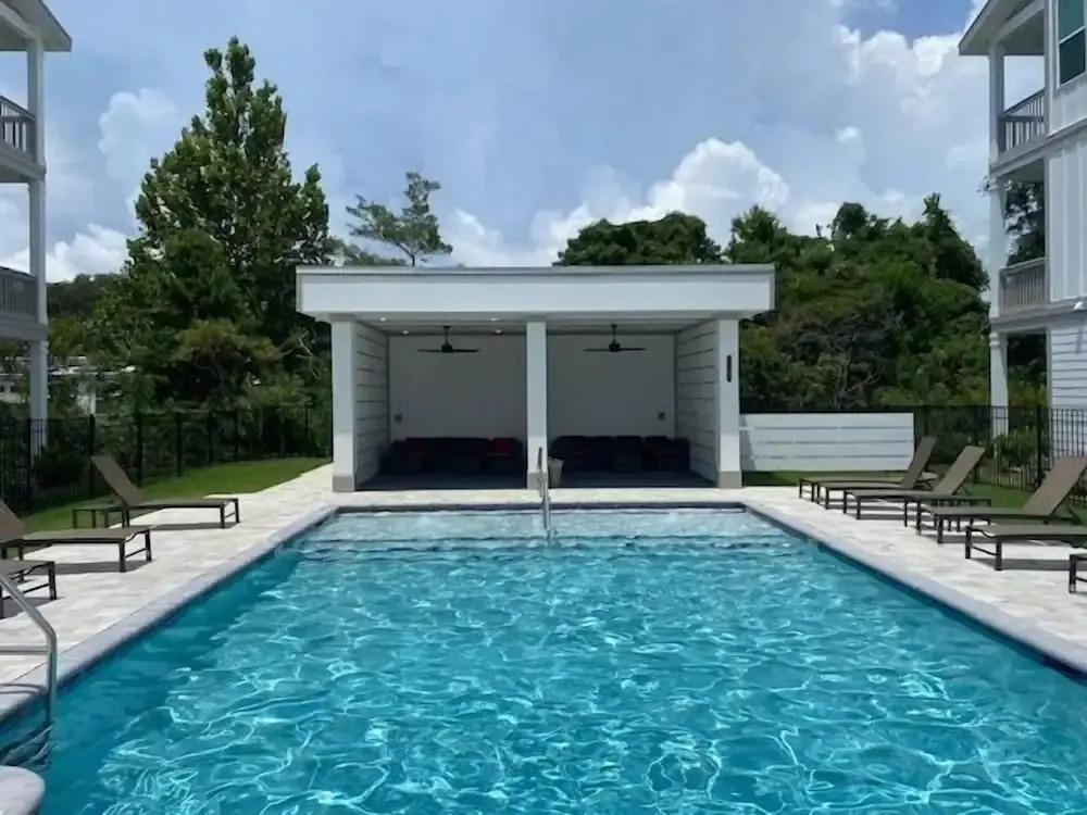 Rooftop Observation Deck; Luxury 4-bedroom Home for 10; Perfect Location