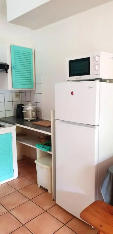 Studio in Saint-pierre, With Enclosed Garden and Wifi
