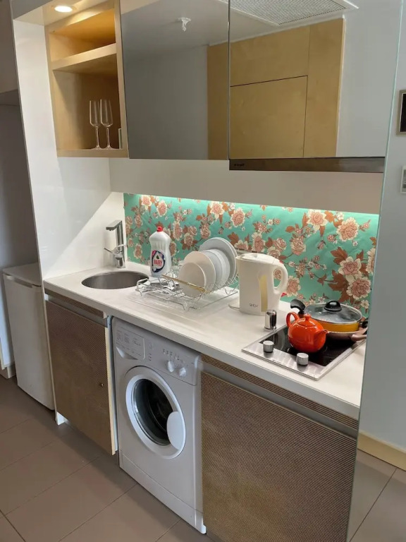studio unit with pool and gym