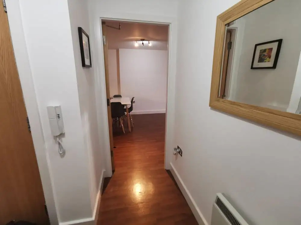Voyager Apartments * Sleeps 6 * Parking
