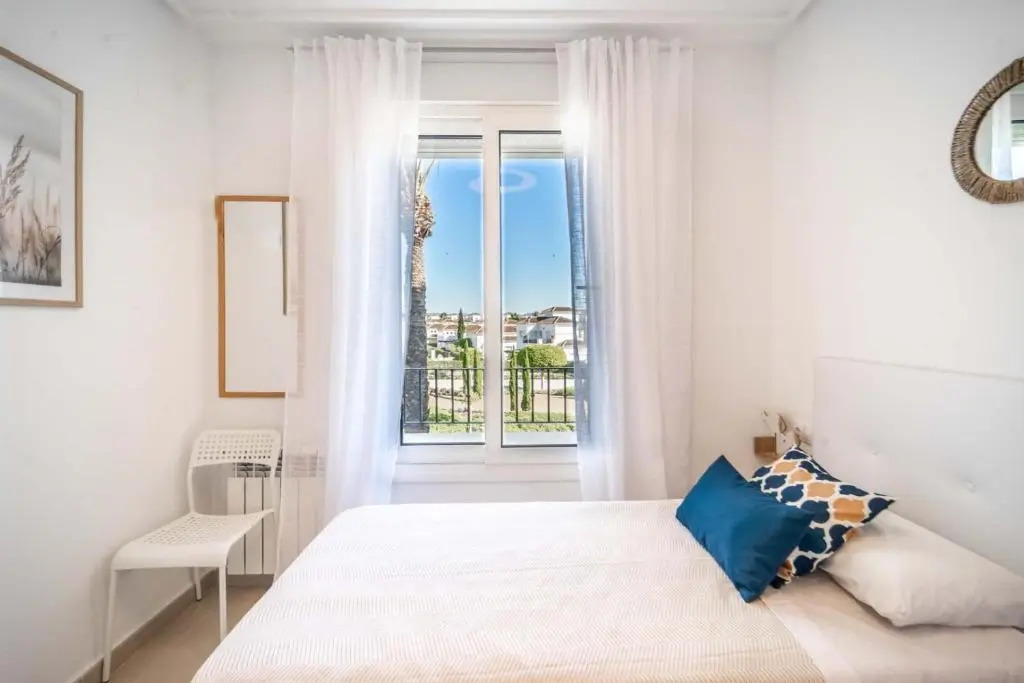 Modern Bright Two Bedroom Apartment With Pool Views - CO1022LT
