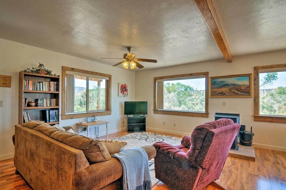 Cozy Henrieville Cabin: 18 Mi to Bryce Canyon NP!