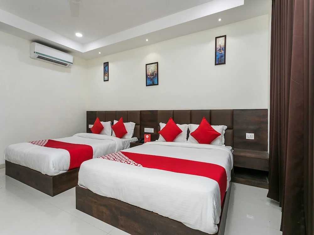 OYO 15088 Amrit Greens Hotel & Banquets