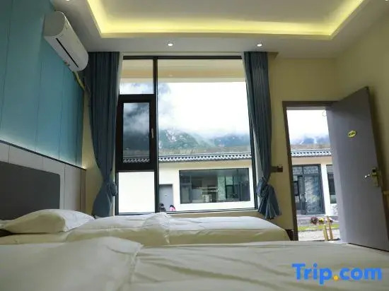 Jijing Xilu Bieyuan｜Starry Canyon Homestay(Hutiaoxia Branch)