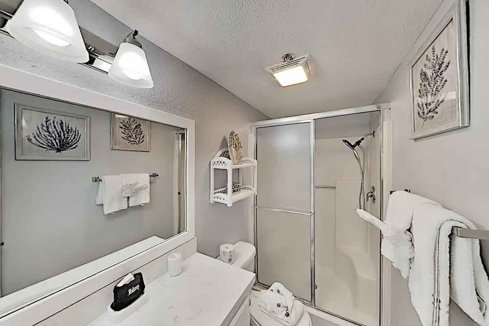 Walkable Gulf-front Perch: Oversize Balcony & Pool 2 Bedroom Condo