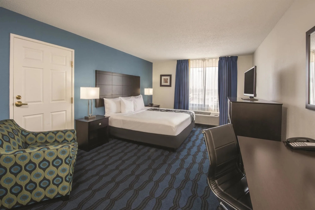 La Quinta Inn & Suites St. Louis Airport - Riverport