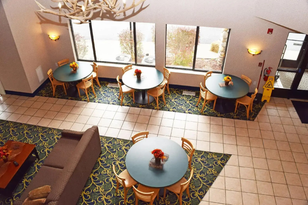 Beachfront Hotel Houghton Lake