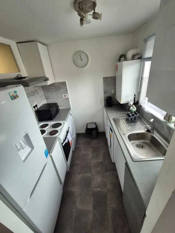 Enchanting Enfield Studio Free Parking
