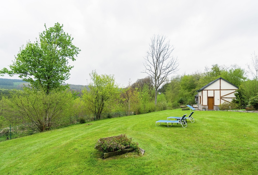 Perfect Spot on Edge of Large Woods with Hot Tub