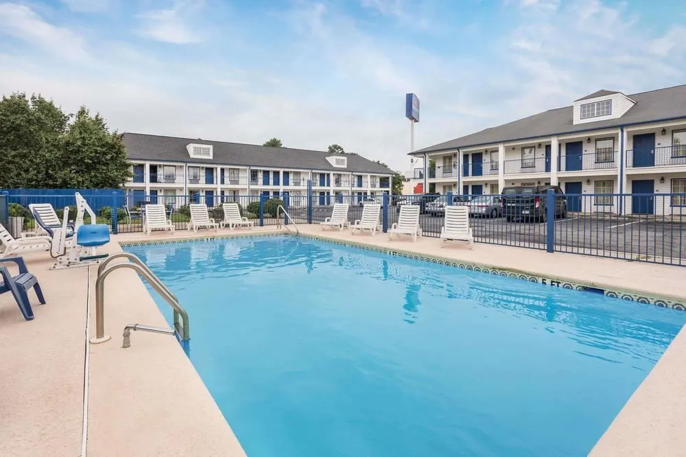 Baymont Inn & Suites Macon I-475